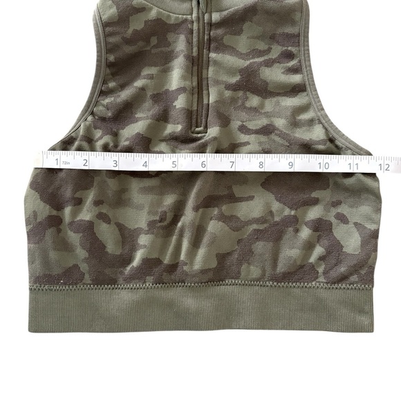 Mondetta Olive Textured Sleeveless Top - Picture 4 of 5